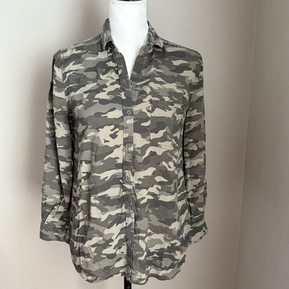 Beach Lunch Lounge  camo button down shirt with a relaxed fit Women’s XS #camo
